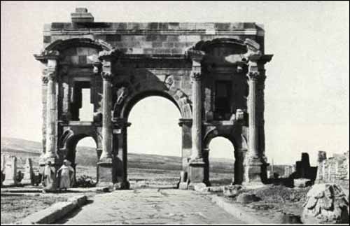 Timgad l'arc de Trajan
